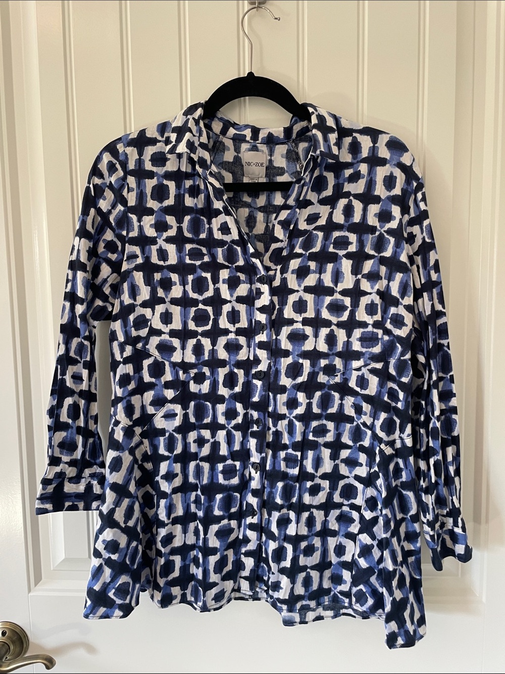 Petite NIC+ZOE Navy and White Geometric Button-Front Shirt